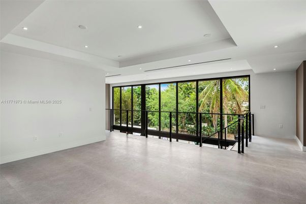 Empty room, Interior, Recessed Lighting