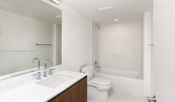 Bathroom, Interior, Recessed Lighting