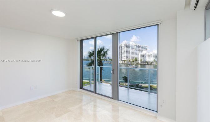 Empty room, Interior, Recessed Lighting, Water