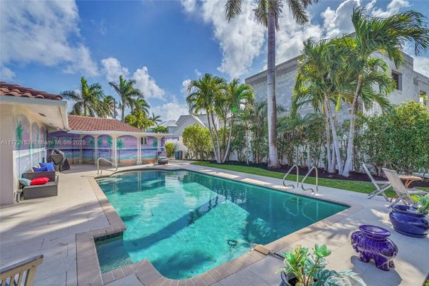 Exterior, Pool