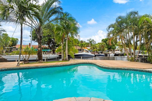 Exterior, Lake, Pool