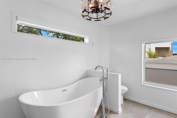 Bathroom, Chandelier, Free Standing Baths, Interior