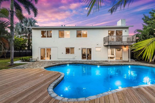 Exterior, Pool