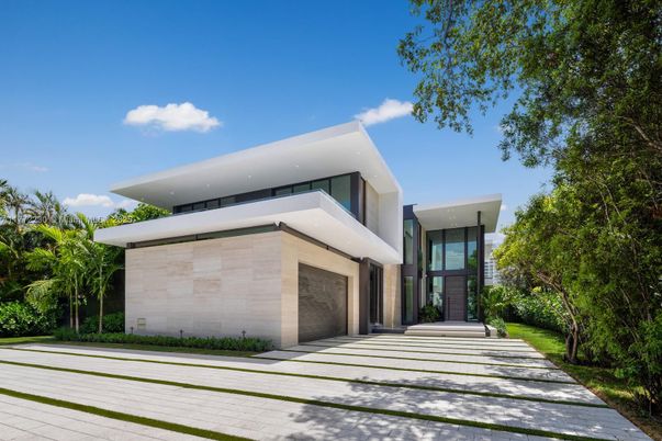 Attached, Backyard, Exterior, Facade, Modern