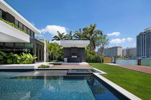 Exterior, Fireplace, Lake, Pool