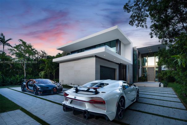 Attached, Exterior, Facade, Modern