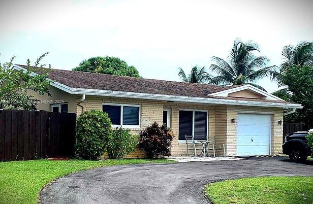 Attached, Exterior, Facade, Brick Facade, Ranch