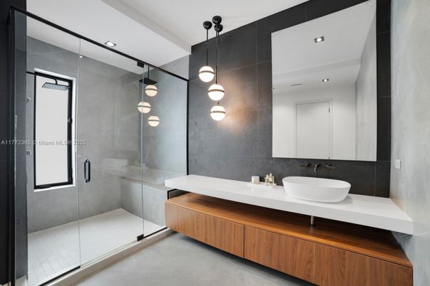 Bathroom, Glass Shower, Interior, Pendant Lights, Recessed Lighting