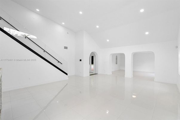Empty room, Interior, Recessed Lighting