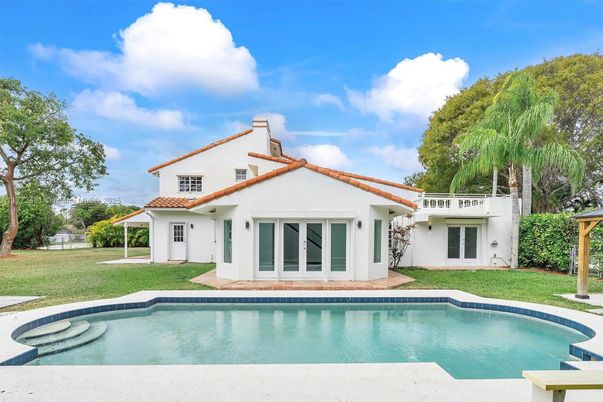 Backyard, Exterior, Pool