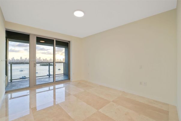 Empty room, Interior, Water