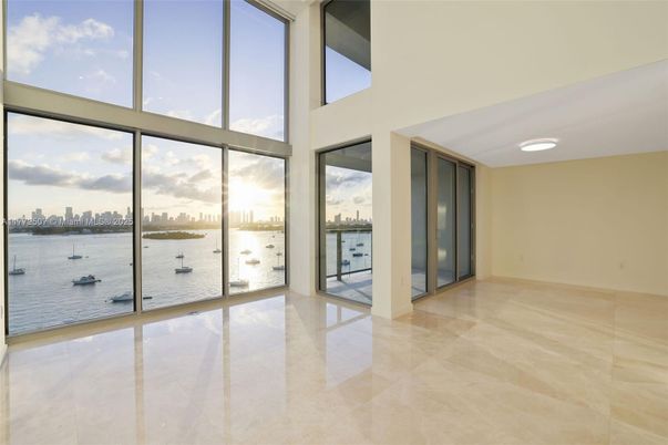 Empty room, Interior, Recessed Lighting, Water