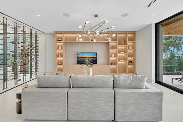 Interior, Living room, Pendant Lights, Recessed Lighting, Wine Storage