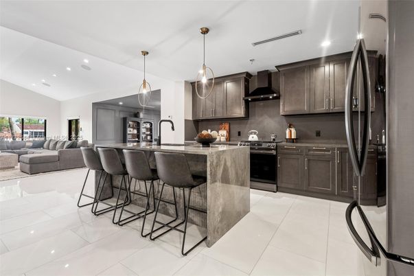 Interior, Kitchen, Living room, Pendant Lights, Recessed Lighting, Stainless Steel Appliances