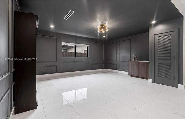 Empty room, Interior, Recessed Lighting