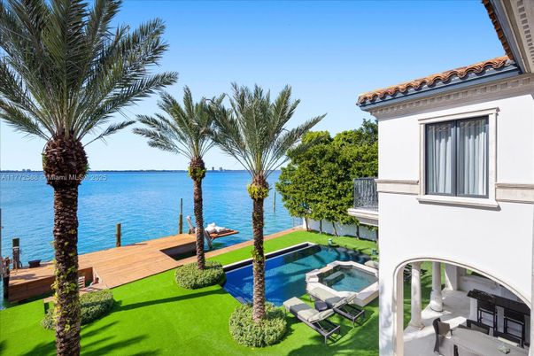 Exterior, Pool, Water