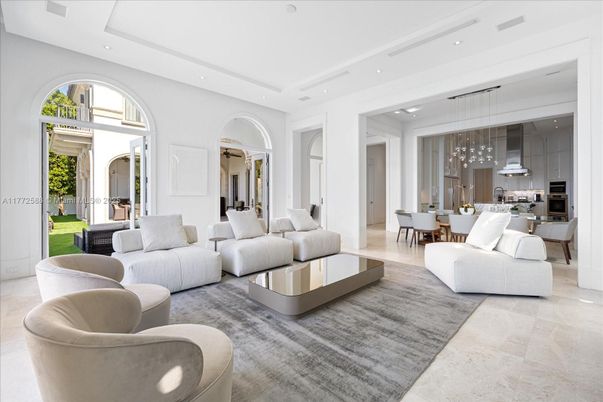 Dining room, Interior, Living room, Pendant Lights, Recessed Lighting