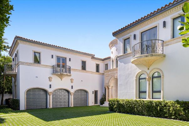 Attached, Exterior, Facade, Spanish Mediterranean