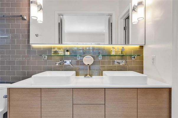 Bathroom, Dual Sink Vanities, Interior