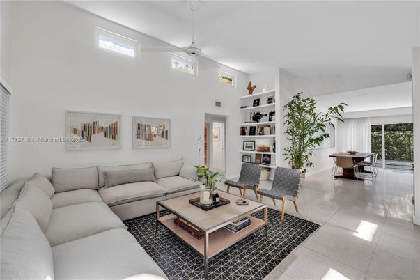 Dining room, Interior, Living room, Pendant Lights
