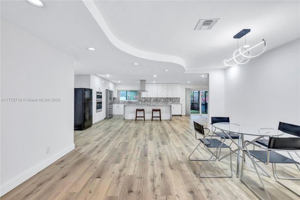 Dining room, Interior, Kitchen, Pendant Lights, Recessed Lighting, Wood Texture Flooring