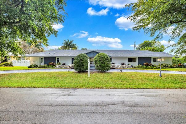 Backyard, Exterior, Facade, Ranch