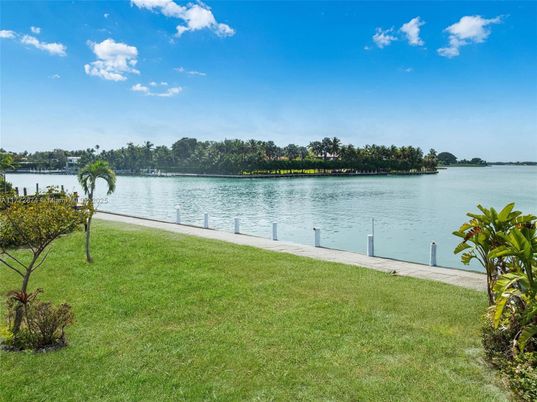 Exterior, Lake