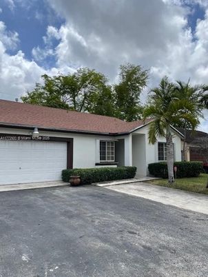 Attached, Exterior, Facade, Ranch