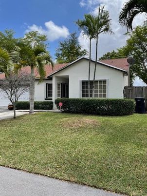 Backyard, Exterior, Facade, Ranch
