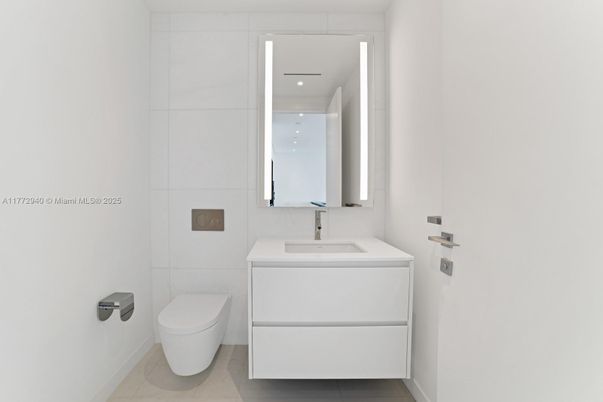 Bathroom, Interior, Recessed Lighting