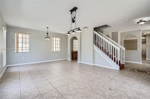 Empty room, Interior, Pendant Lights