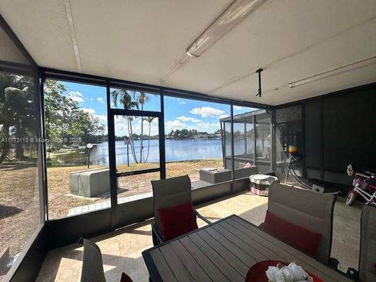 Interior, Sun Room, Water