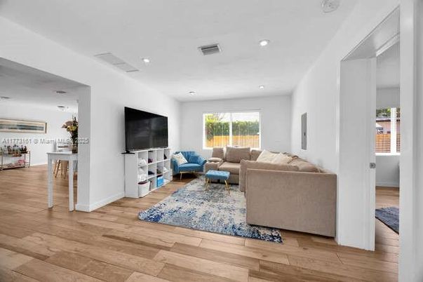 Interior, Living room, Recessed Lighting, Wood Texture Flooring