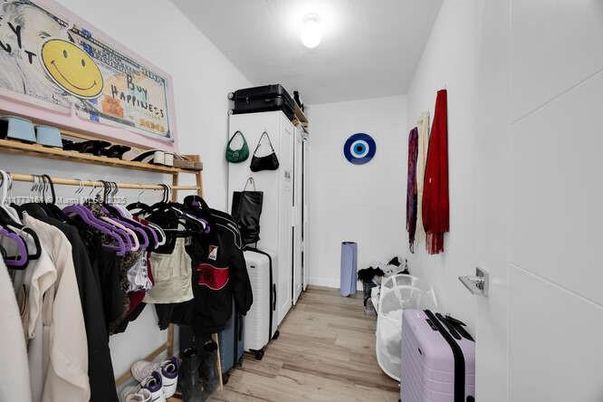 Interior, Walk-in Closets, Wood Texture Flooring