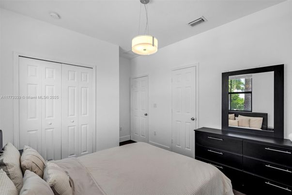 Bedroom, Interior, Pendant Lights
