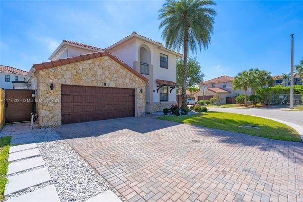 Attached, Exterior, Facade, Mediterranean