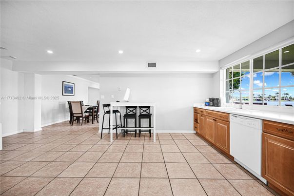 Dining room, Interior, Kitchen, Recessed Lighting