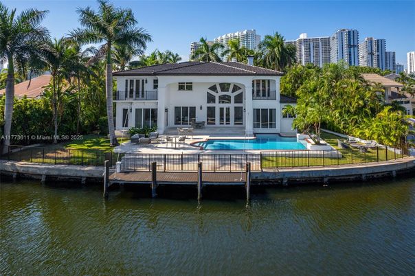 Exterior, Lake, Pool