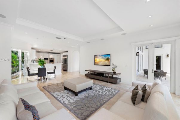 Dining room, Interior, Kitchen, Living room, Recessed Lighting