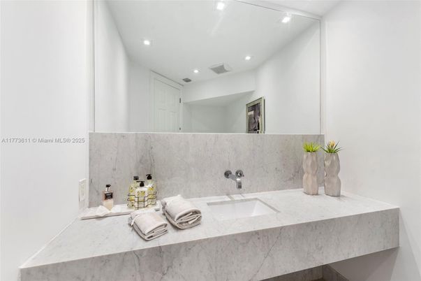 Bathroom, Interior, Recessed Lighting