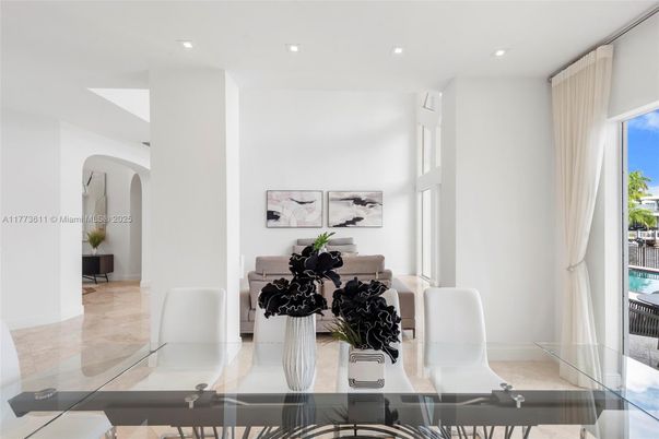 Dining room, Interior, Recessed Lighting