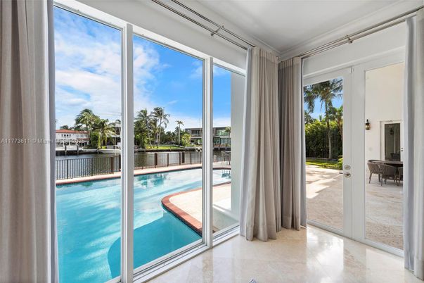 Interior, Pool, Sun Room, Water