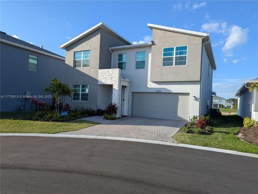 Attached, Exterior, Facade, Modern