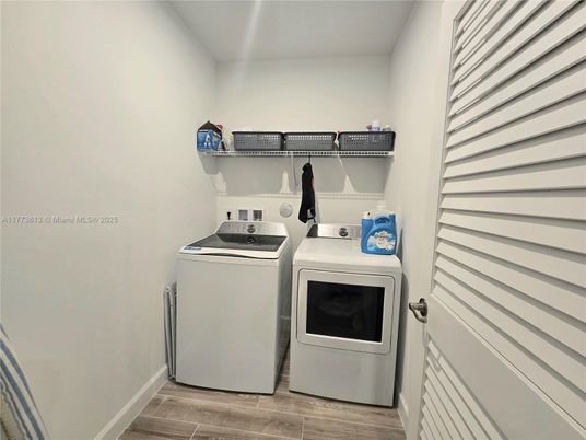 Interior, Utility Closets, Washer, Wood Texture Flooring