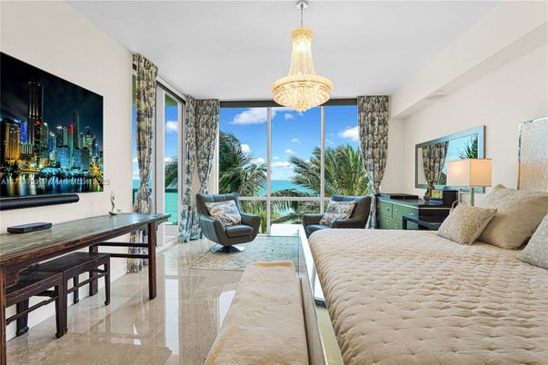 Chandelier, Interior, Living room, Water