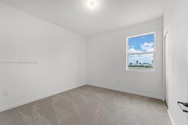 Empty room, Interior