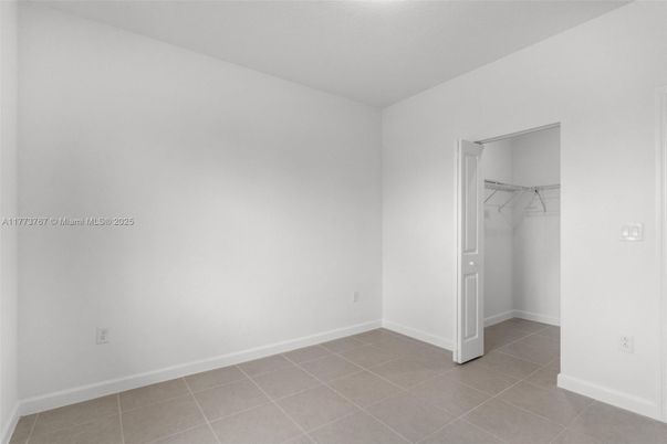 Empty room, Interior