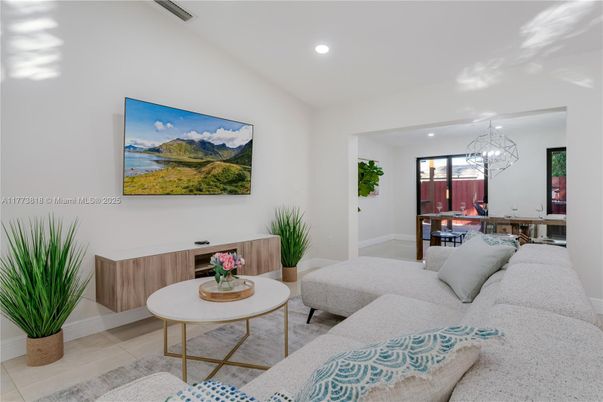 Dining room, Interior, Living room, Pendant Lights, Recessed Lighting