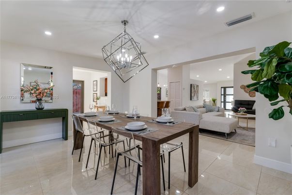 Dining room, Interior, Living room, Pendant Lights, Recessed Lighting