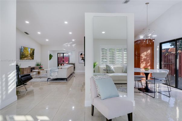 Interior, Living room, Pendant Lights, Recessed Lighting